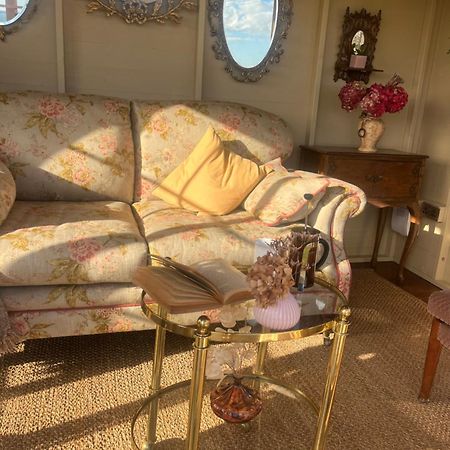 The Pink Cottage Upstairs Suite & Garden Summer Room Whitehead Extérieur photo