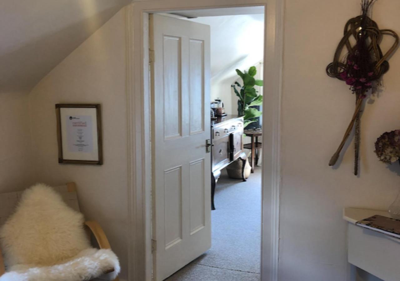 The Pink Cottage Upstairs Suite & Garden Summer Room Whitehead Extérieur photo