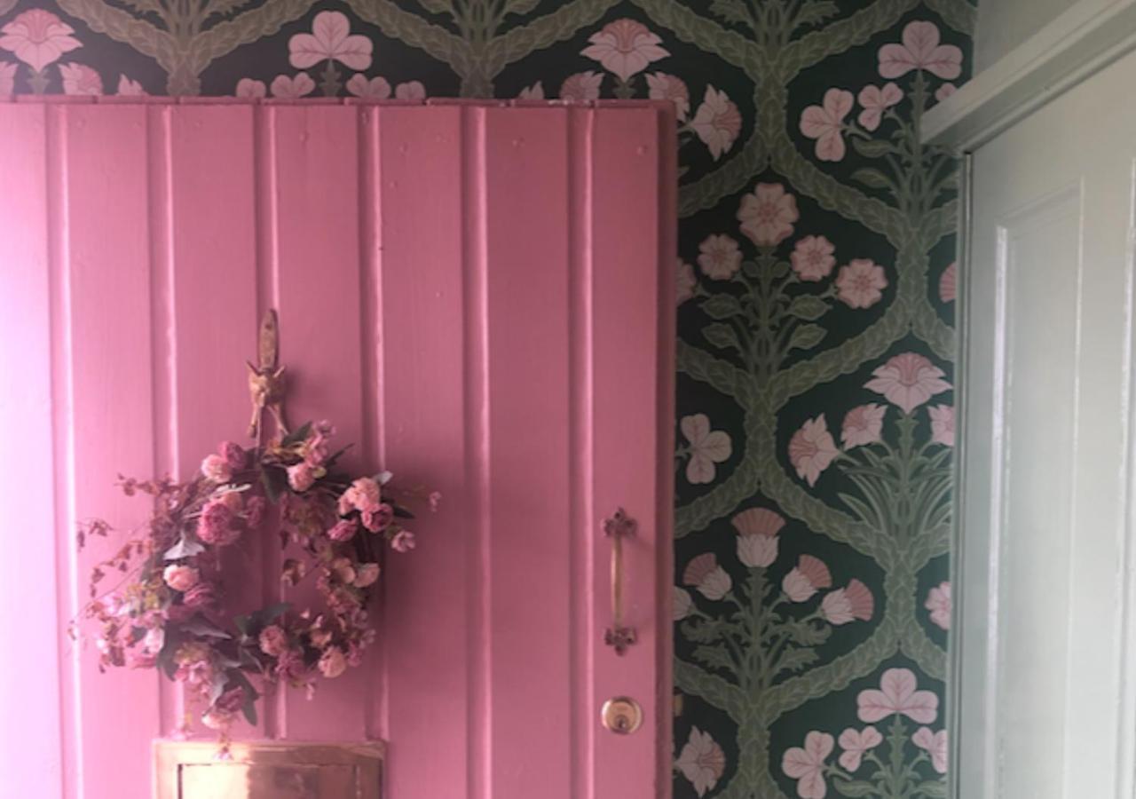 The Pink Cottage Upstairs Suite & Garden Summer Room Whitehead Extérieur photo
