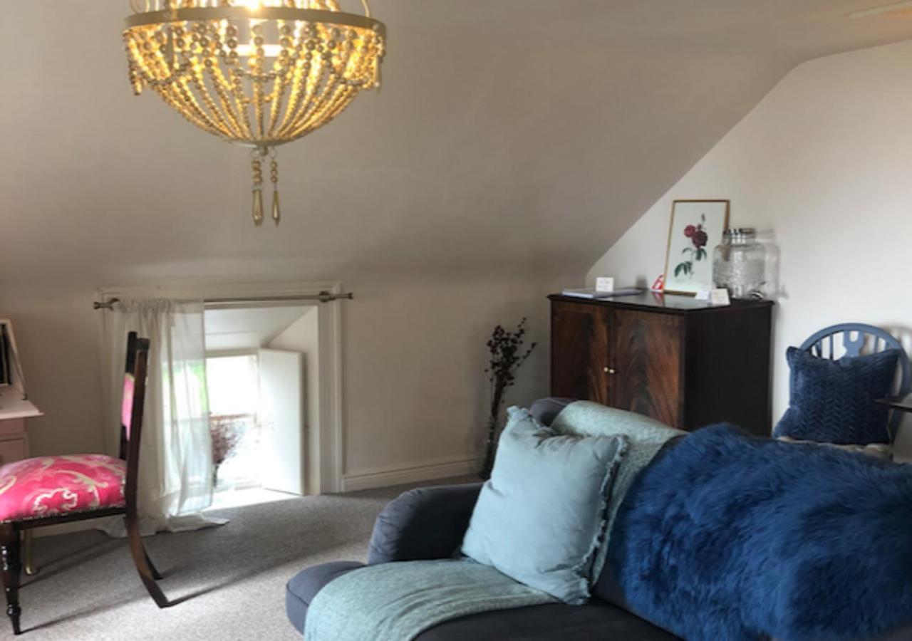 The Pink Cottage Upstairs Suite & Garden Summer Room Whitehead Extérieur photo