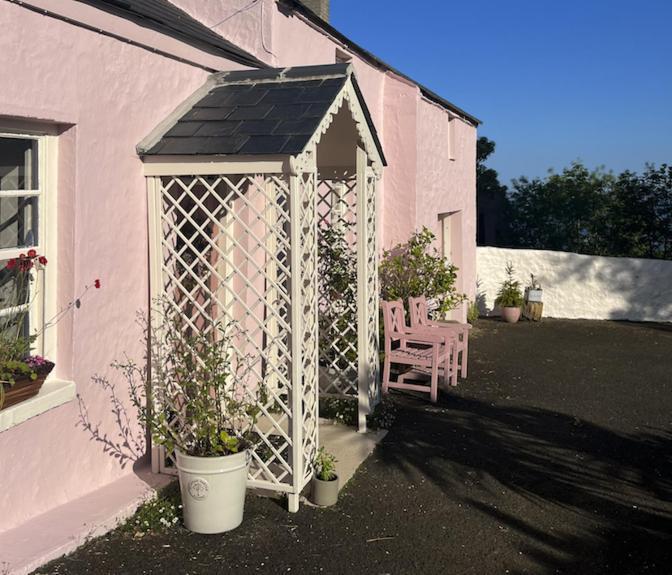The Pink Cottage Upstairs Suite & Garden Summer Room Whitehead Extérieur photo