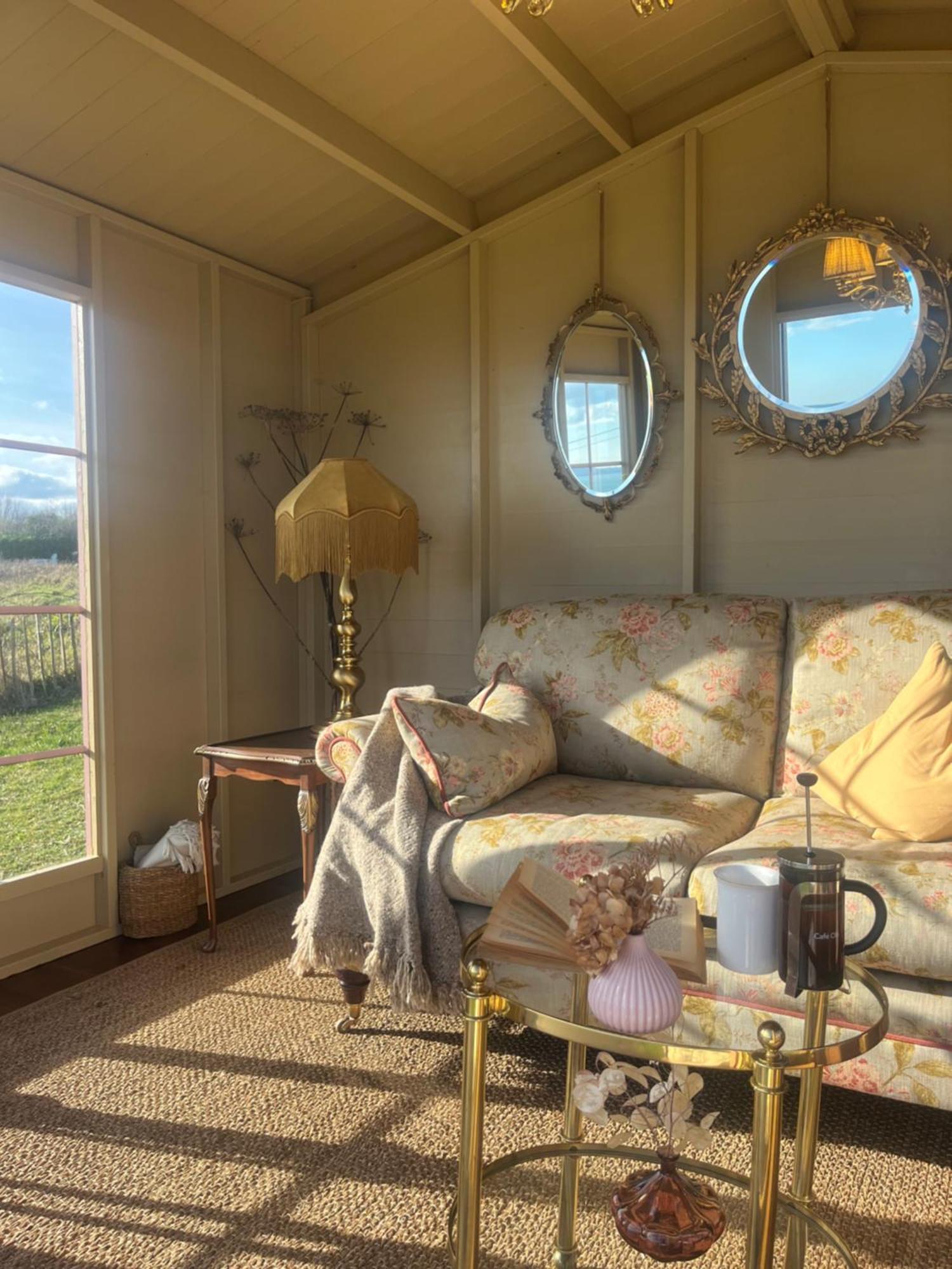 The Pink Cottage Upstairs Suite & Garden Summer Room Whitehead Extérieur photo