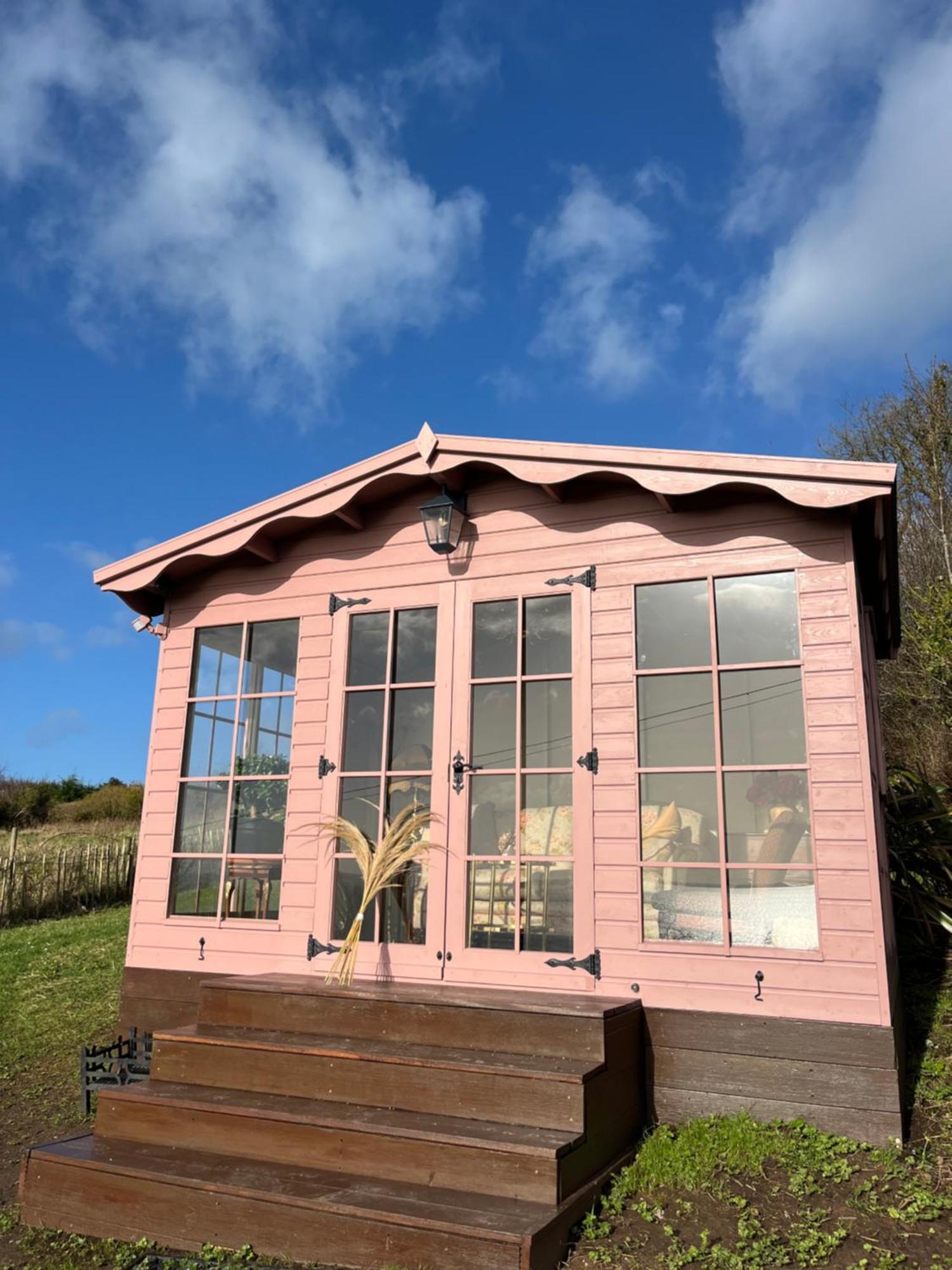 The Pink Cottage Upstairs Suite & Garden Summer Room Whitehead Extérieur photo