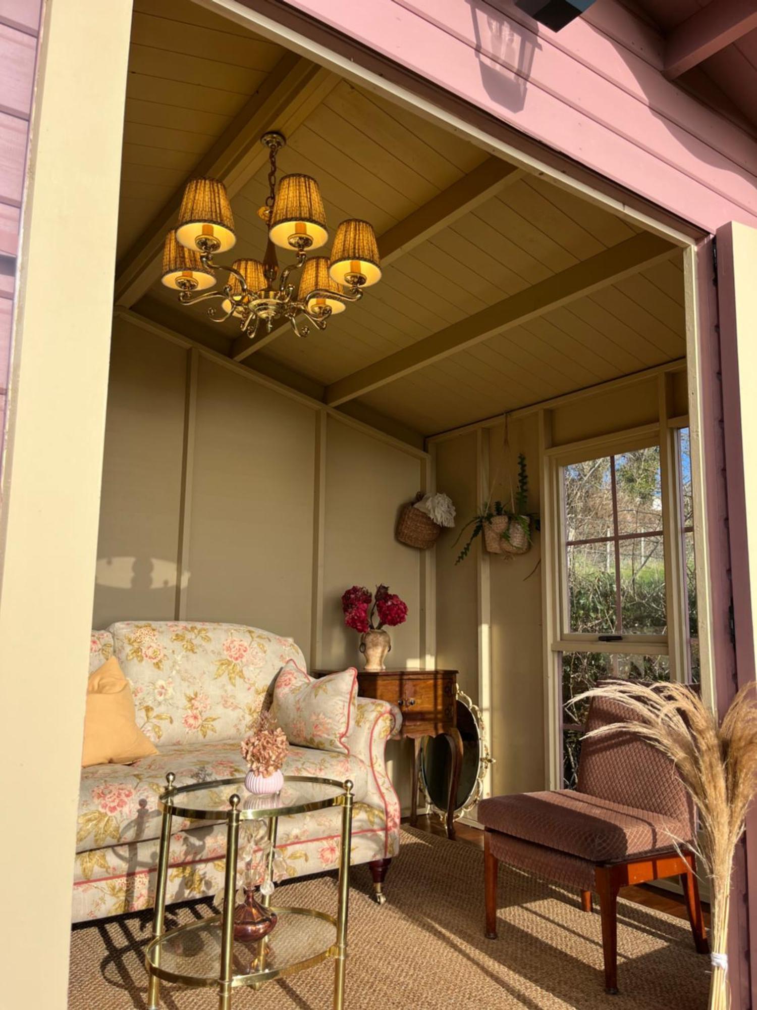 The Pink Cottage Upstairs Suite & Garden Summer Room Whitehead Extérieur photo