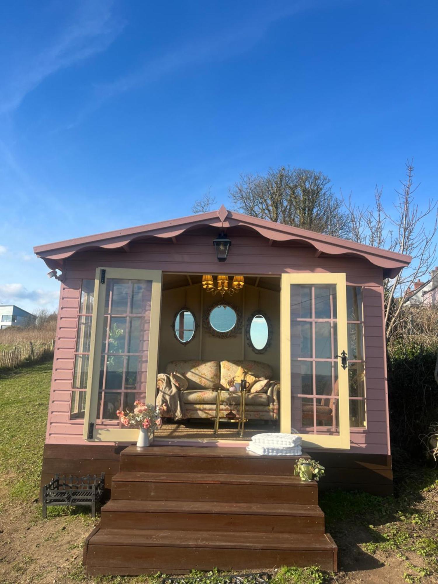 The Pink Cottage Upstairs Suite & Garden Summer Room Whitehead Extérieur photo