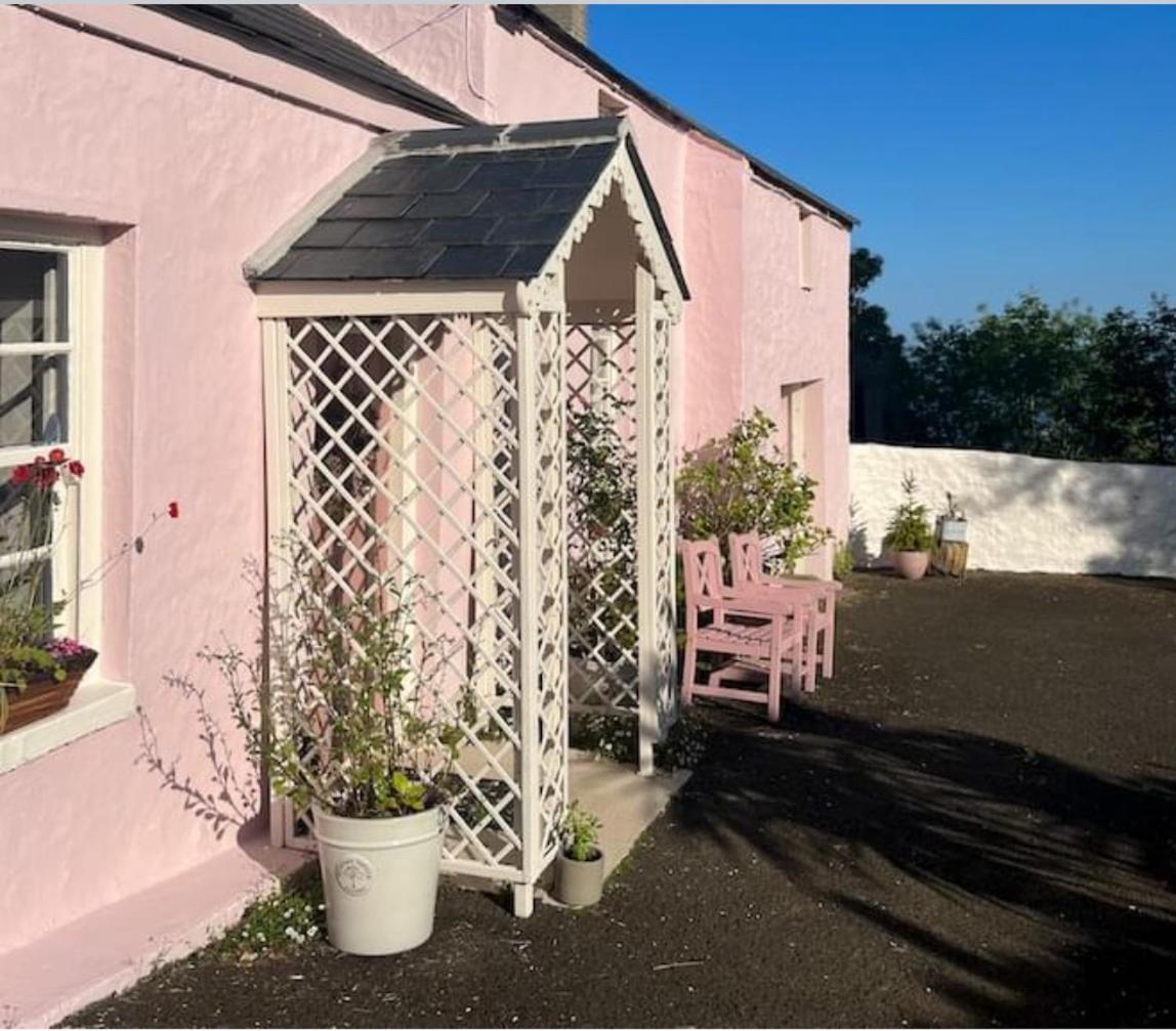 The Pink Cottage Upstairs Suite & Garden Summer Room Whitehead Extérieur photo